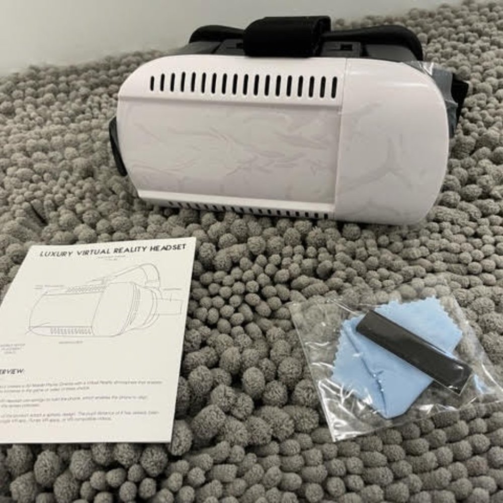 **HOST PICK**  Luxury Virtual Reality Headset NWOT in Gift Box